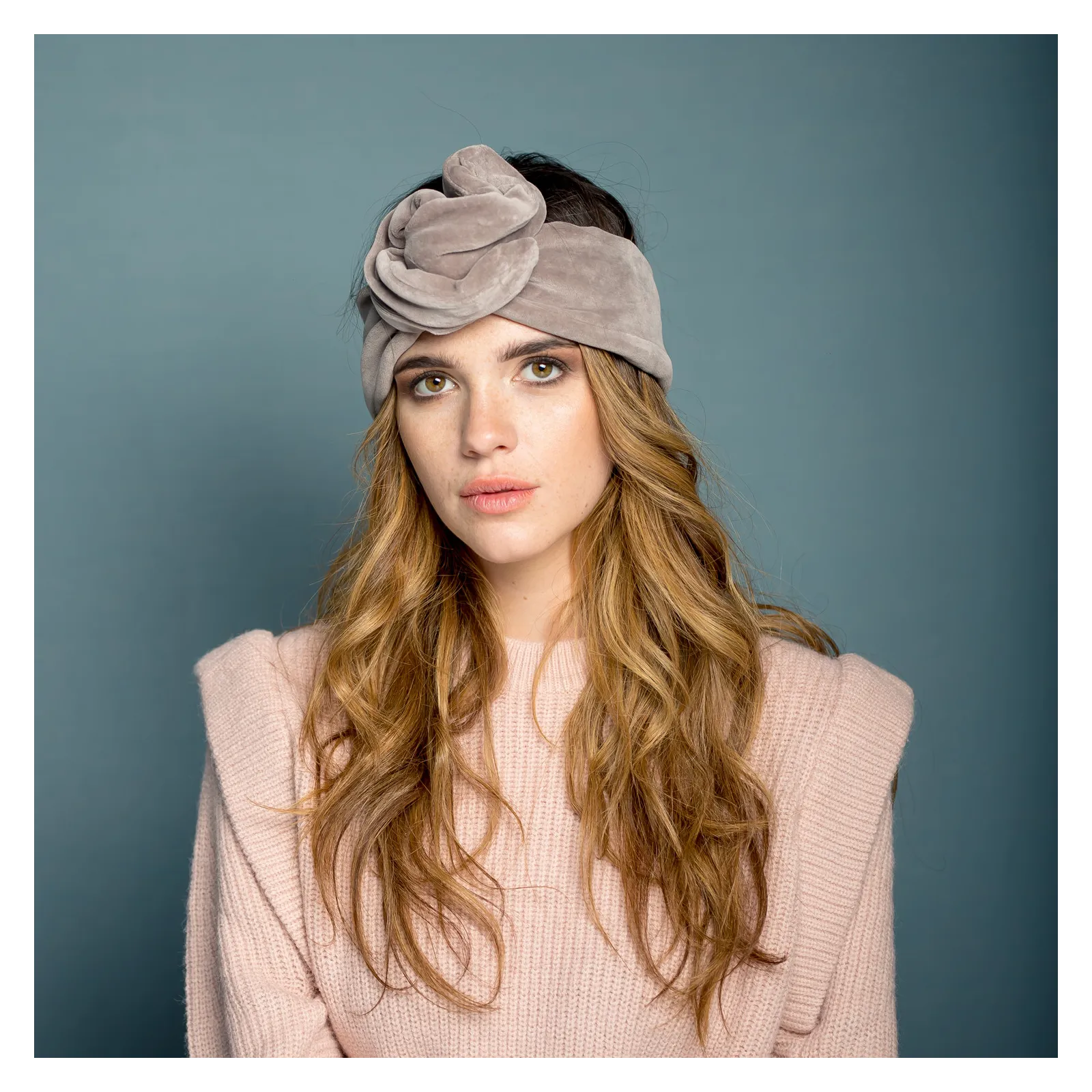 Szeroka opaska welurowa szary beż.