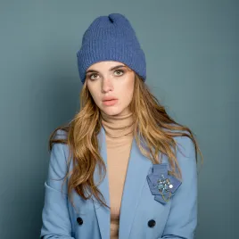 Beanie wełniana kaszmirowa w niebieskiem kolorze.