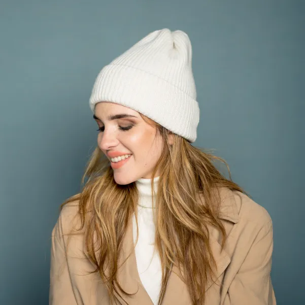 Wełniana czapka damska polska.