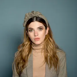 Stylowa ozdoba do włosów na co dzień beżowa.