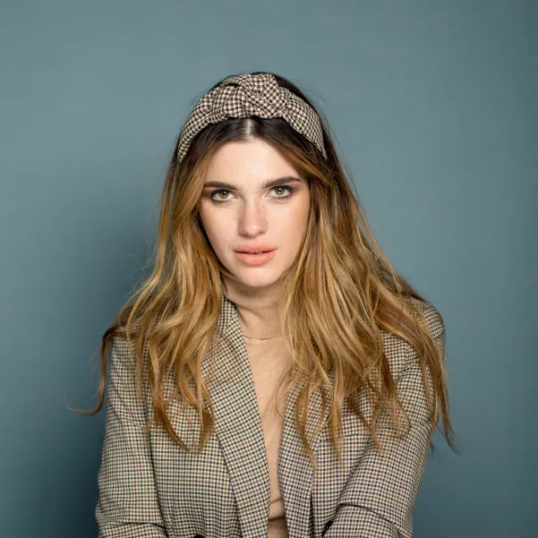 Opaska supeł w brązowo- beżową krateczkę handmade.