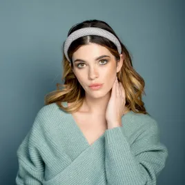 Gruba opaska damska w pepitkę.