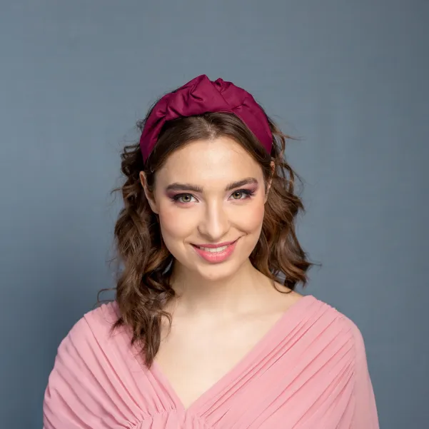 Bordowa opaska damska z supłem. Bordowa opaska damska z supłem.