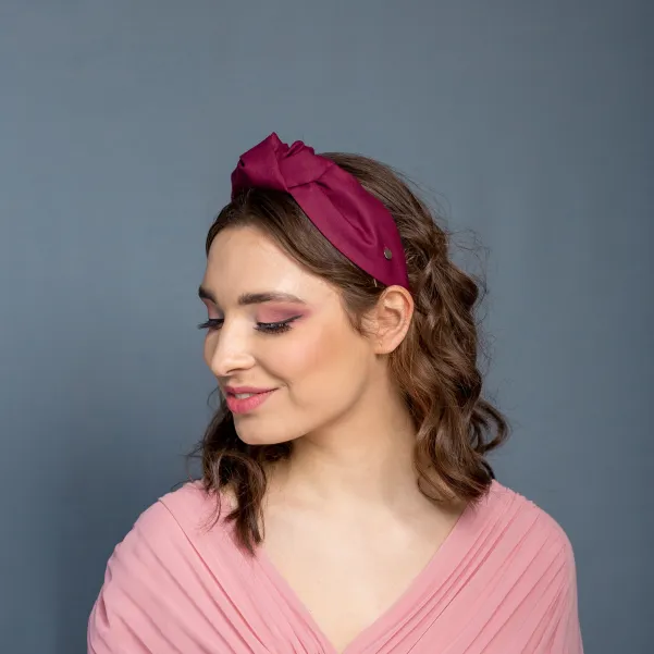 Bordowa opaska damska z supłem. Bordowa opaska damska z supłem.