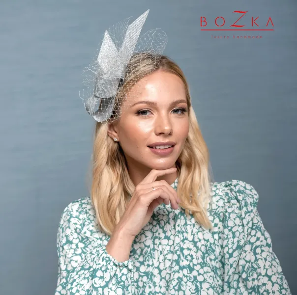 Ozdoba do włosów kokarda z supłem i z woalką.