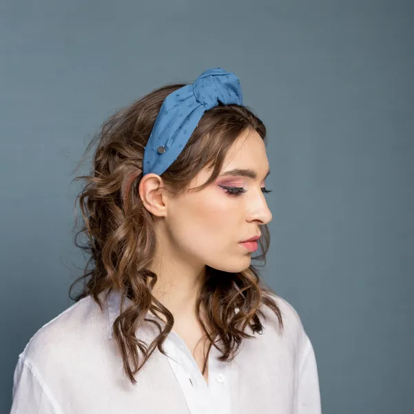 Modna niebieska opaska damska z tkaniny plumetti. Modna niebieska opaska damska z tkaniny plumetti.