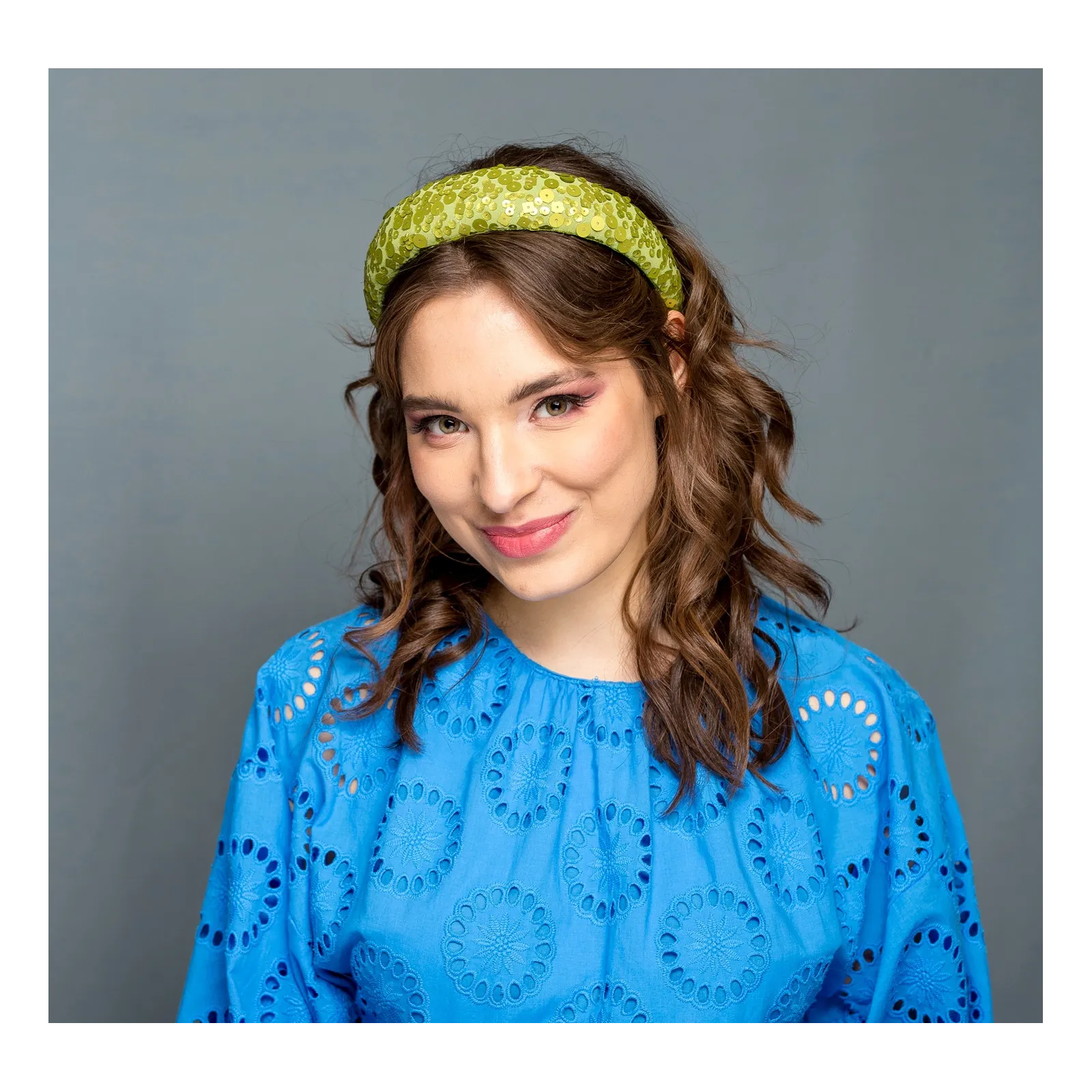 Limonkowa modna opaska w cekiny.