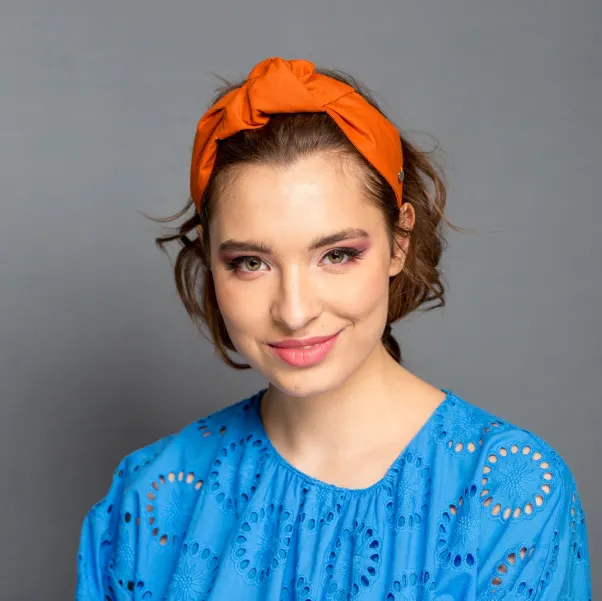 Opaska handmade w kolorze dyni z cynamonem.