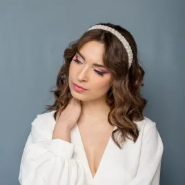 Opaska slubna do włosów z perełkami.