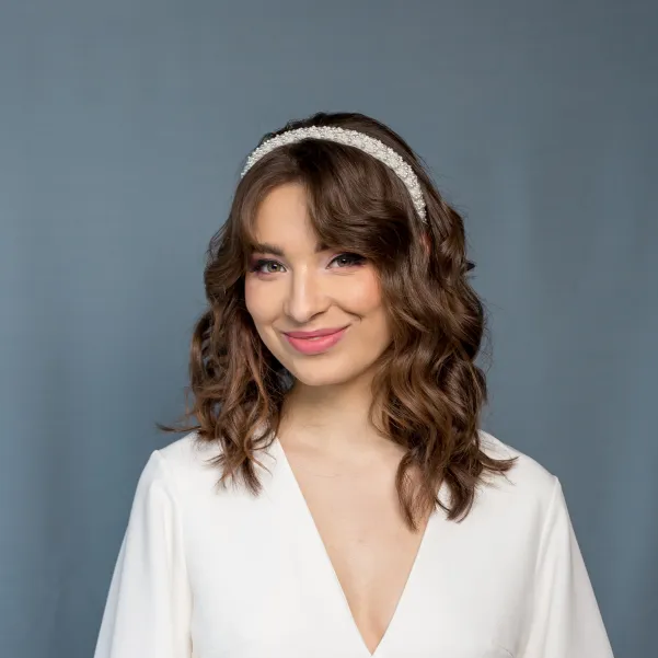 Opaska slubna do włosów z perełkami.