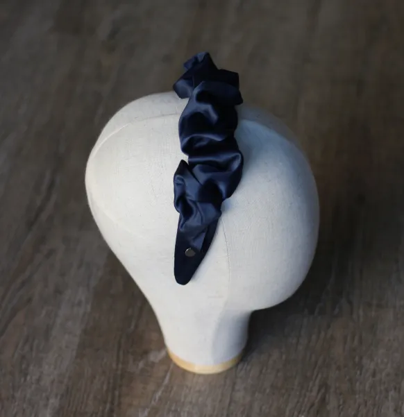 Elegancka opaska damska satynowa granatowa.