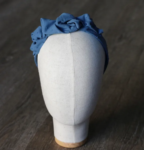 Kobieca niebieska opaska do włosów plumetti.