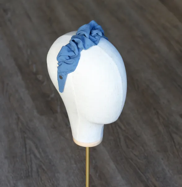 Kobieca niebieska opaska do włosów plumetti.