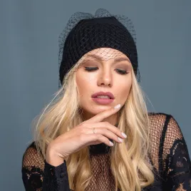 Czapka damska, czarna kaszmirowa z woalką elegancka, ekskluzywna.