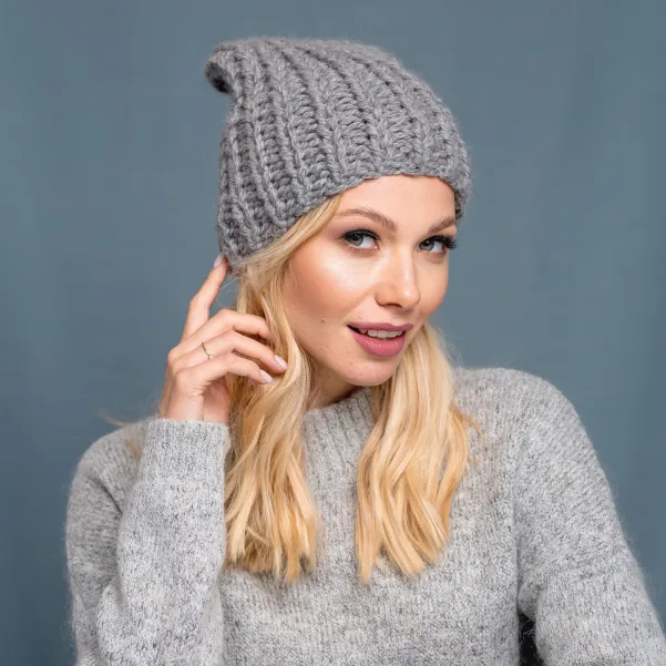 Stylowa gruba czapka handmade z wełny peruwiańskiej i alpaki.