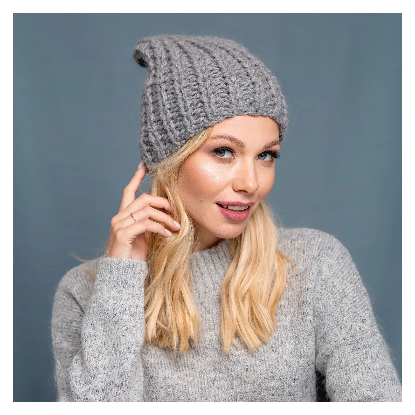 Stylowa gruba czapka handmade z wełny peruwiańskiej i alpaki.