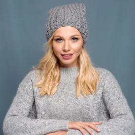 Stylowa gruba czapka handmade z wełny peruwiańskiej i alpaki.