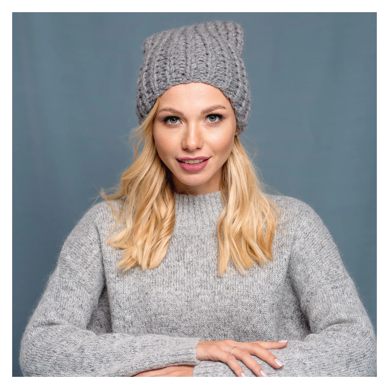 Stylowa gruba czapka handmade z wełny peruwiańskiej i alpaki.