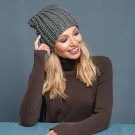 Czapka na drutach beanie z niegryzącej wełny zieleń khaki.