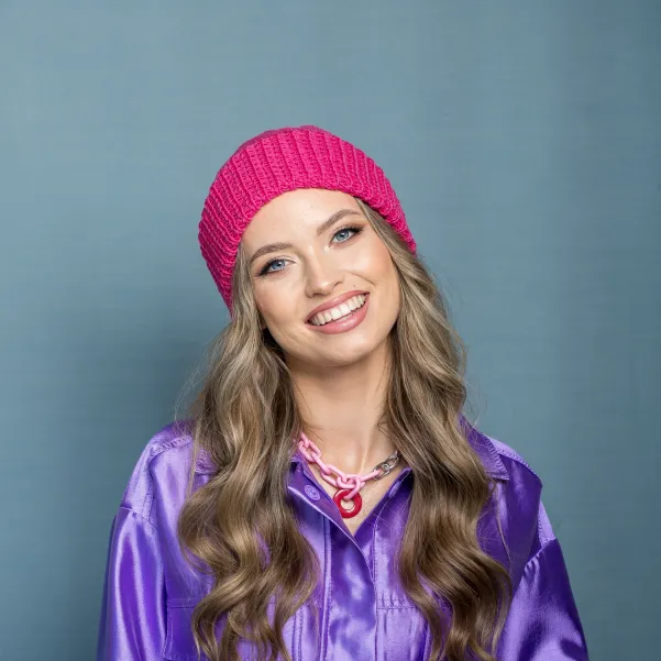 Wełniana czapka handmade soczysty róż.