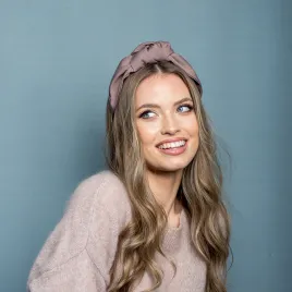 Wiązana opaska ozdobna różowa z błyskiem.