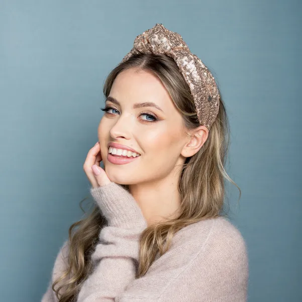 Opaska supeł w cekiny różowe złoto. Opaska supeł w cekiny różowe złoto.