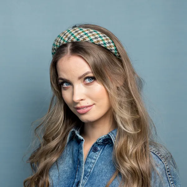 Gruba opaska tweedowa w zieloną pepitkę.