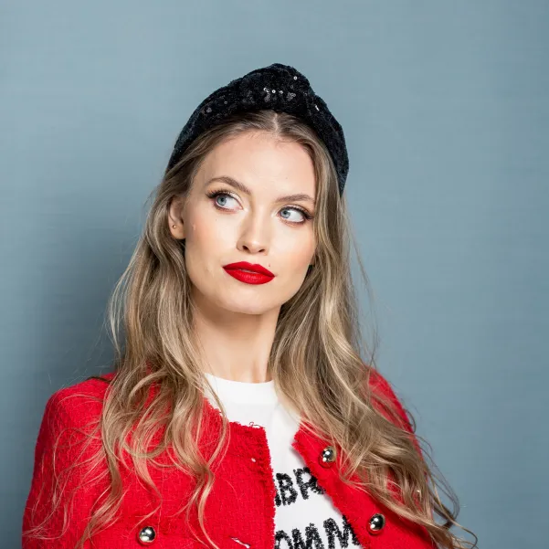 Modna opaska do włosów z węzłem czarne cekiny.