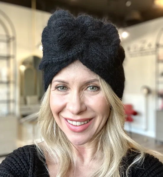 Szeroka, wełniana opaska damska na głowę elegancka zdobiona. Szeroka, wełniana opaska damska na głowę elegancka zdobiona.