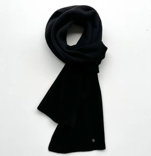 Szal czarny, długi, wełniano-kaszmirowy. Szal czarny, długi, wełniano-kaszmirowy.