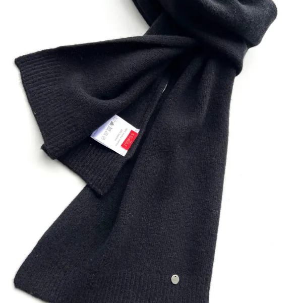 Szal czarny, długi, wełniano-kaszmirowy. Szal czarny, długi, wełniano-kaszmirowy.