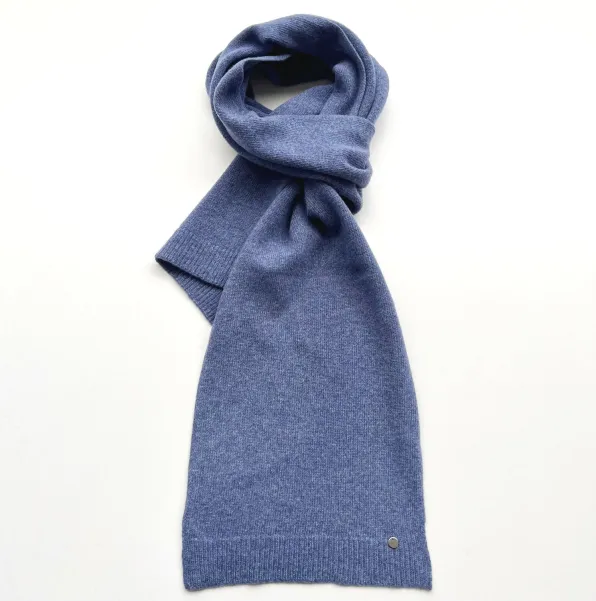 Szal niebieski, długi, ciepły wełna z kaszmirem. Szal niebieski, długi, ciepły wełna z kaszmirem.