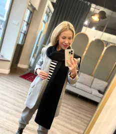 Szal czarny, długi, wełniano-kaszmirowy.