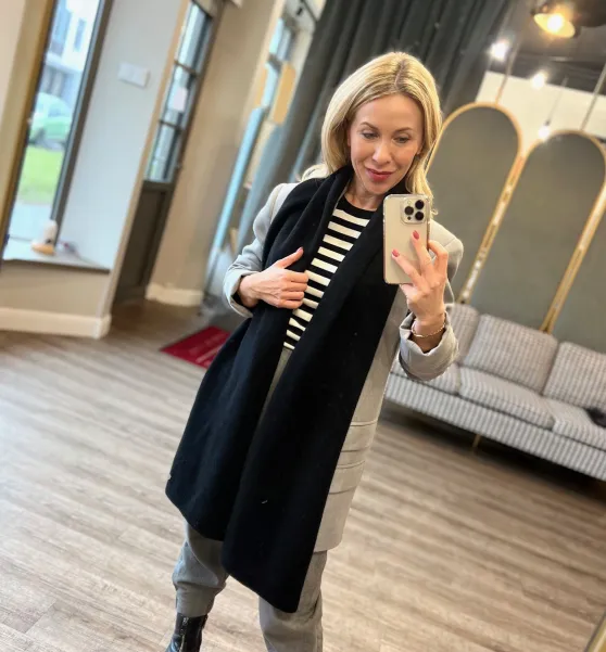 Szal czarny, długi, wełniano-kaszmirowy. Szal czarny, długi, wełniano-kaszmirowy.