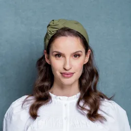 Oliwkowa kreszowana opaska z wiązaniem z boku.