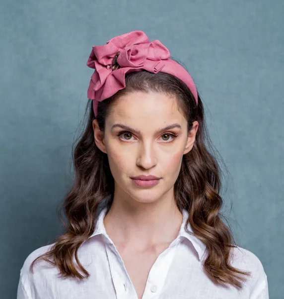 Lniana różowa opaska boho z naturalnymi kamieniami.