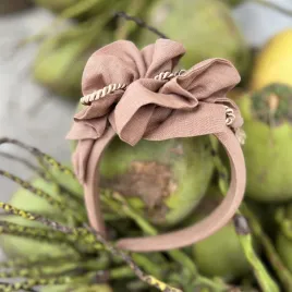 Lniana opaska z ozdobnym sznurem nude.