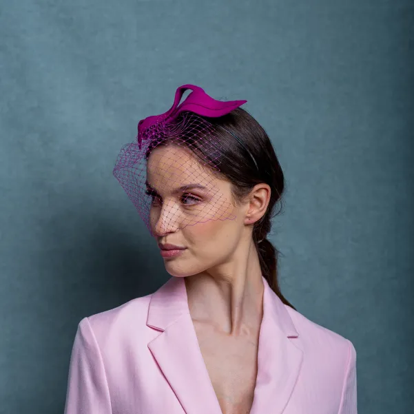 Ozdoba do włosów z woalką na opasce fuksja.