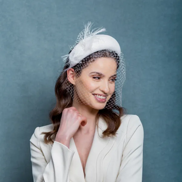 Szeroka opaska ślubna do włosów z woalką. Szeroka opaska ślubna do włosów z woalką.