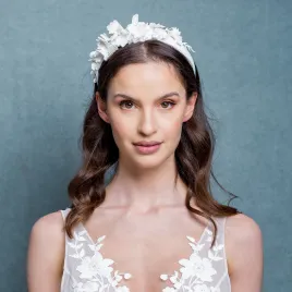 Błyszcząca opaska ślubna z koronką 3d.