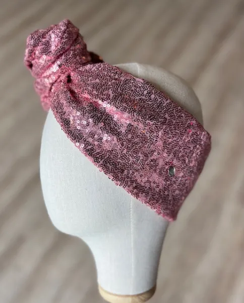 Obłędny turban twistband w różowe cekiny.
