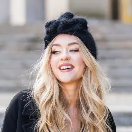 Szeroka, wełniana opaska damska na głowę elegancka zdobiona.