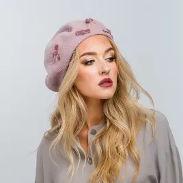 Beret wełniany z kokardkami i woalką brudny róż.