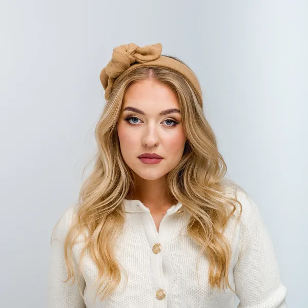 Sztywna opaska z kokardką beżowa karmelowa.