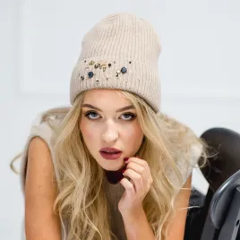 Czapka damska beżowa, kaszmirowa, elegancka, zdobiona .