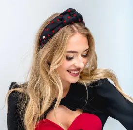 Czarna opaska z węzłem w czerwone serduszka.