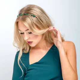 Błyszcząca szmaragdowa opaska do włosów.