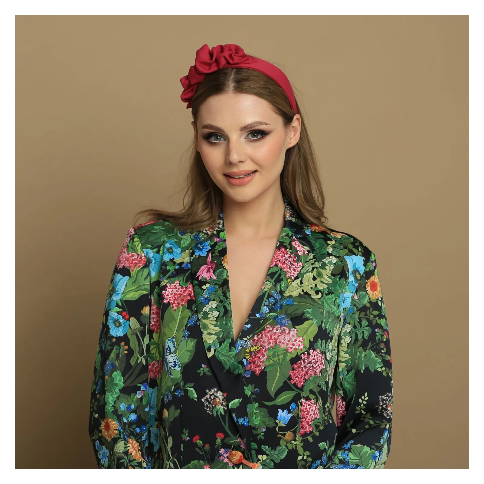 Amarantowa zdobiona opaska damska.