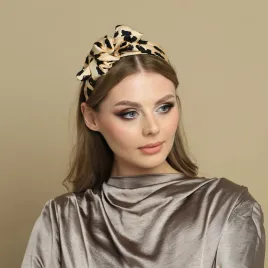 Satynowa opaska w zwierzęcy print z kokardą.