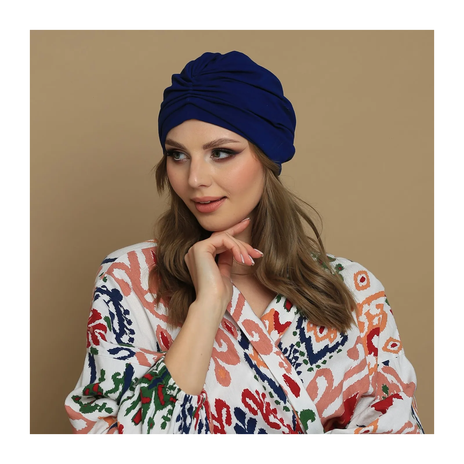 Granatowa czapka turban damski.